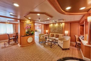 Cunard Queen Elizabeth Accommodation Master Suite.jpg